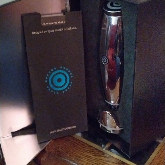 Space Touch - Picture 3 of 4